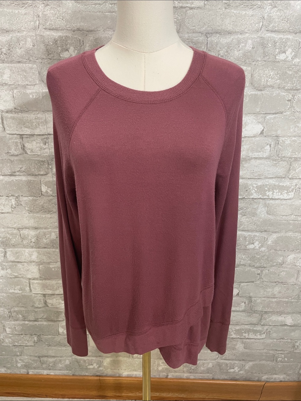 Athleta Rosewood Criss Cross Tulip Hem
Sweatshirt